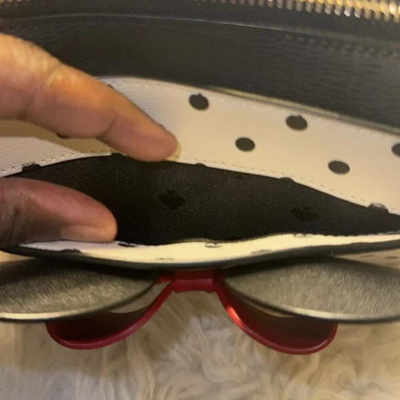 Kate Spade Disney x Minnie Mouse Camera Bag Crossbody Purse Bow Polka Dots EUC - Picture 7 of 12